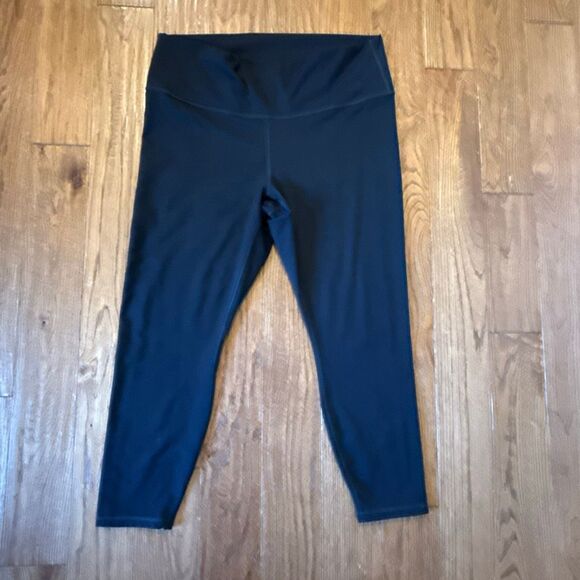 Fabletics black powerhold crop 24” inseam leggings XL - Picture 3 of 9